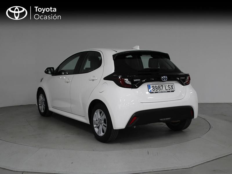 Usado Toyota Yaris Hybrid Business Edition 116 CV (85 kW) 2021 Blanco Berlina