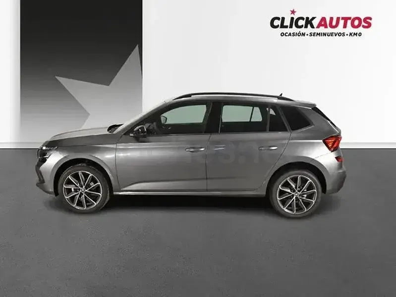 Usado Skoda Kamiq Sport 115 CV (84 kW) 2025 Gris / plata SUV
