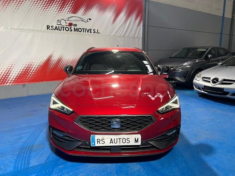 Usado Seat Leon FR 150 CV (110 kW) 2021 Rojo Familiar
