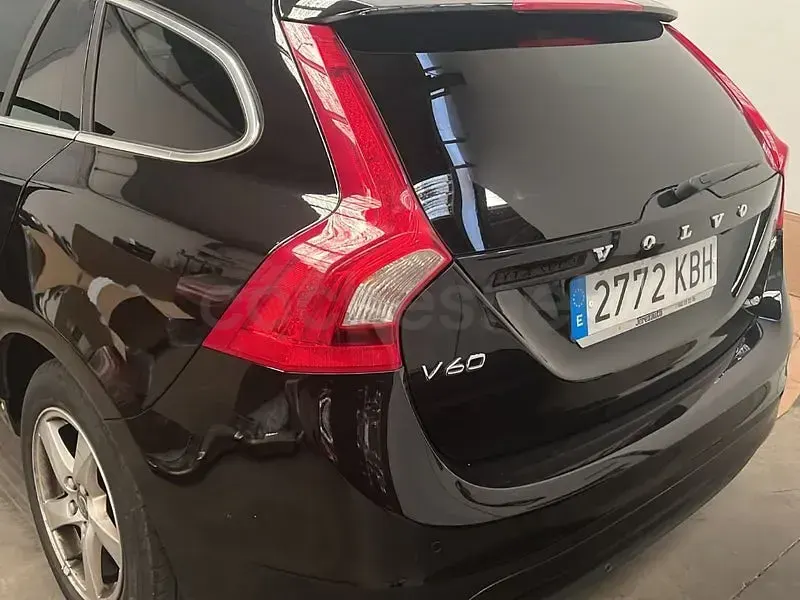 Usado Volvo V60 Momentum 120 CV (88 kW) 2018 Negro Familiar