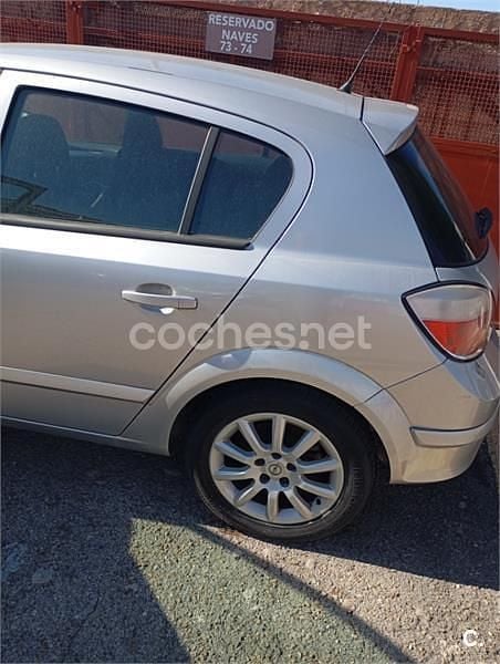 Usado Opel Astra Enjoy 120 CV (88 kW) 2004 Gris / plata Berlina