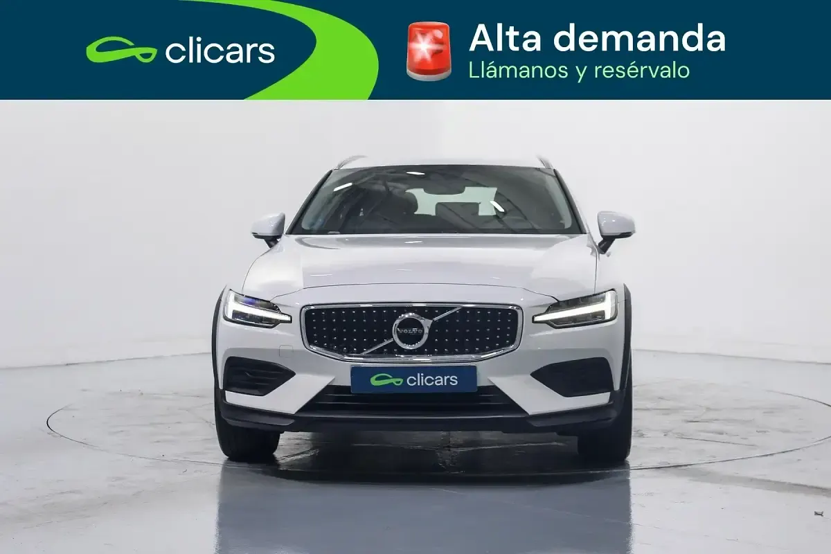 Usado Volvo V60 CC Core 197 CV (144 kW) 2022 Blanco Familiar