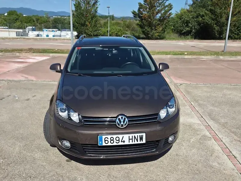 Usado VW Golf VII Advance 105 CV (77 kW) 2013 Marrón Berlina