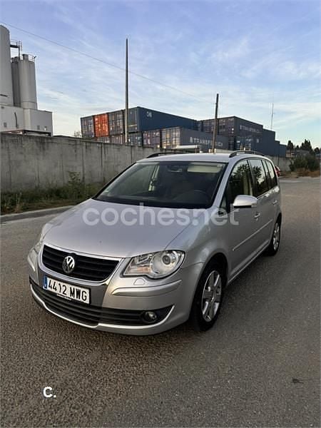 Usado VW Touran 105 CV (77 kW) 2007 Gris / plata Monovolumen