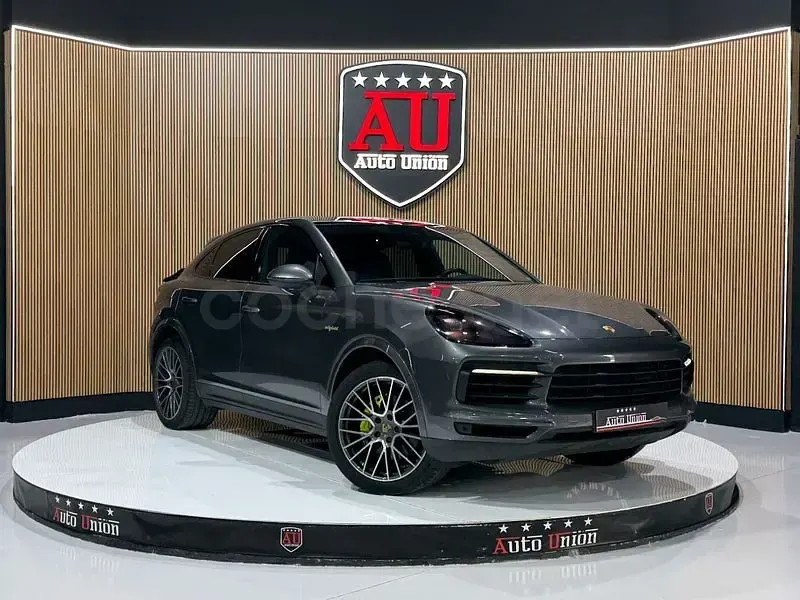 Usado Porsche Cayenne 462 CV (339 kW) 2021 Gris / plata SUV