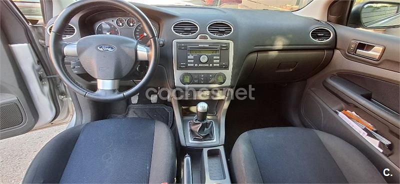 Usado Ford Focus Sport 115 CV (84 kW) 2006 Gris / plata Berlina