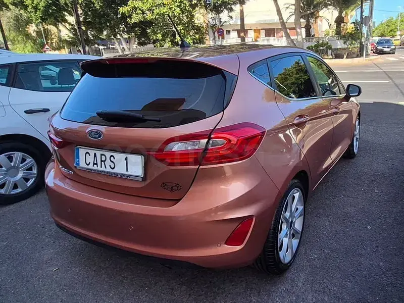 Usado Ford Fiesta Titanium 100 CV (73 kW) 2018 Naranja Utilitario