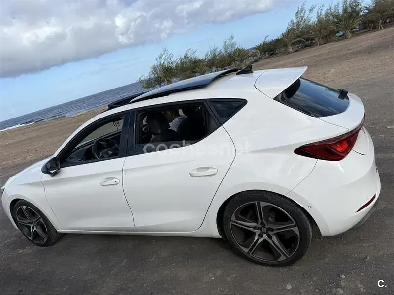 Usado Seat Leon FR 150 CV (110 kW) 2021 Blanco Berlina