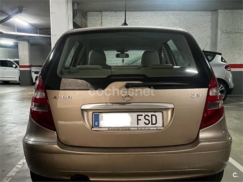 Usado Mercedes A180 Elegance 109 HP (80 kW) 2007 Bege Monovolume