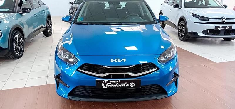 Usado Kia Ceed 136 CV (100 kW) 2024 Blue flame Utilitario