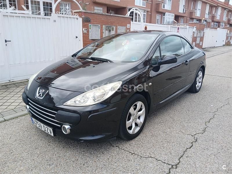 Usado Peugeot 307 CC 110 CV (80 kW) 2006 Negro Descapotable