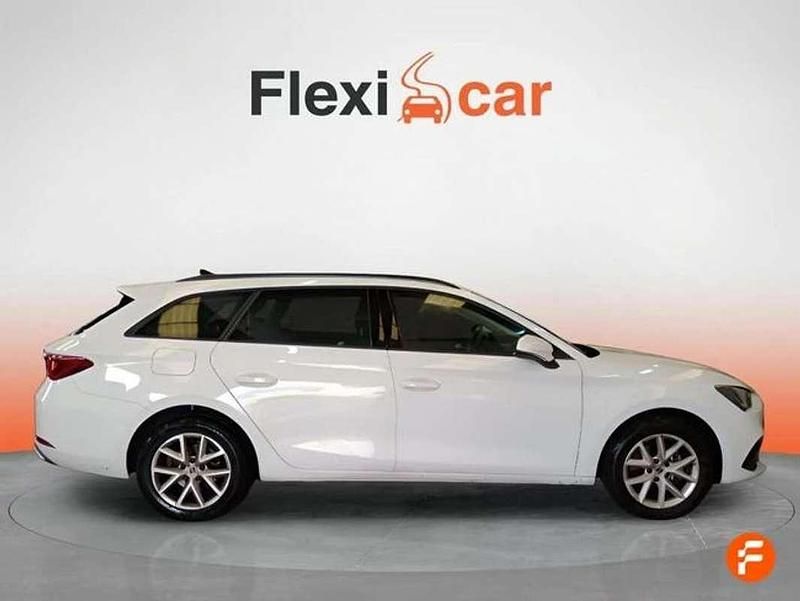 Usado Seat Leon Style 131 CV (96 kW) 2020 Blanco Familiar