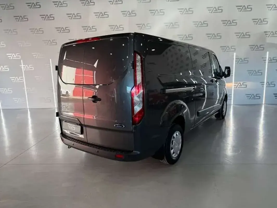 Usado Ford Tourneo Custom Trend 131 CV (96 kW) 2018 Gris Van