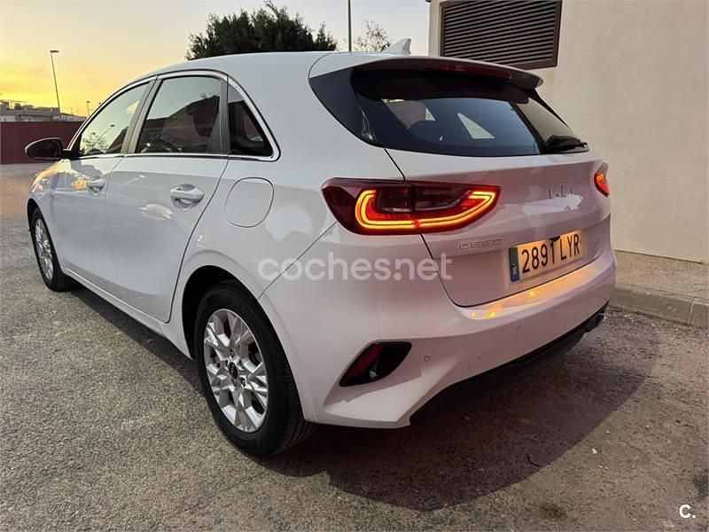 Usado Kia Ceed 100 CV (73 kW) 2022 Blanco Utilitario
