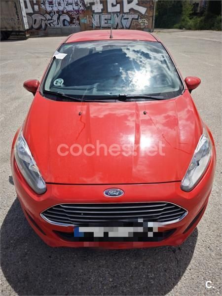 Rojo Usado 2015 Ford Fiesta Trend Utilitario | 5400 € (Buen precio) - Imagen 1/4