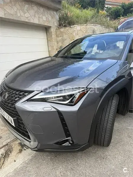 Usado Lexus UX 184 CV (135 kW) 2020 Gris / plata SUV