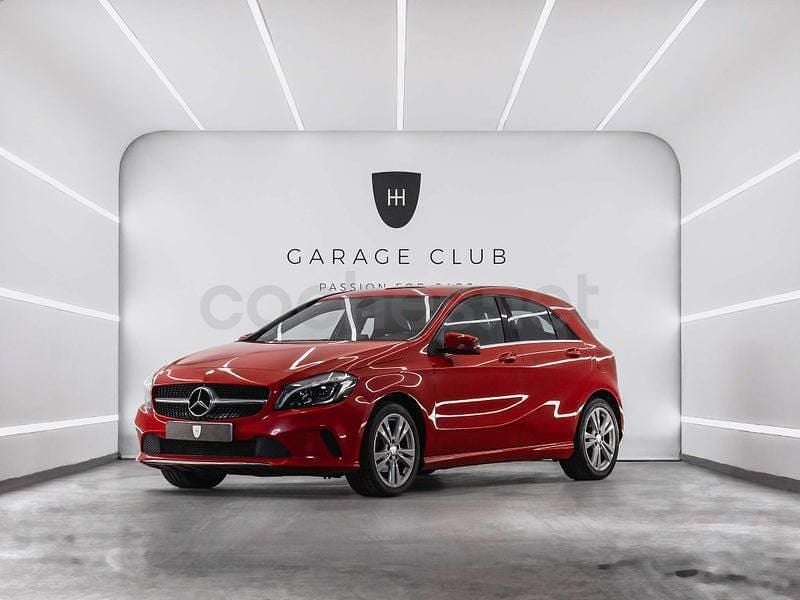 Usado Mercedes A180 Urban 109 CV (80 kW) 2016 Rojo Berlina