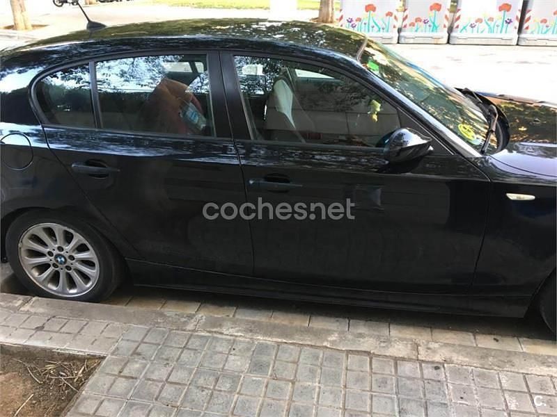 Usado BMW 118 122 CV (89 kW) 2006 Negro Utilitario