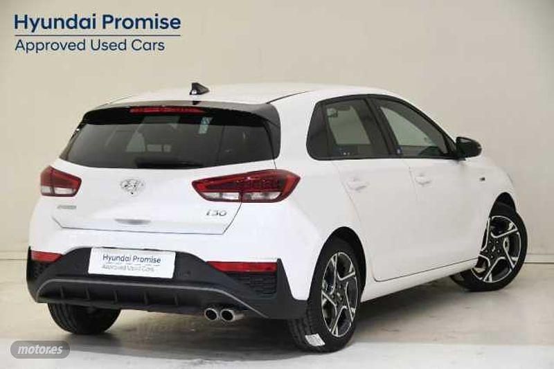 Usado Hyundai i30 N Line 120 CV (88 kW) 2024 Atlas white