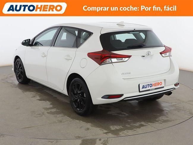 Usado Toyota Auris Active 116 CV (85 kW) 2017 Blanco Berlina