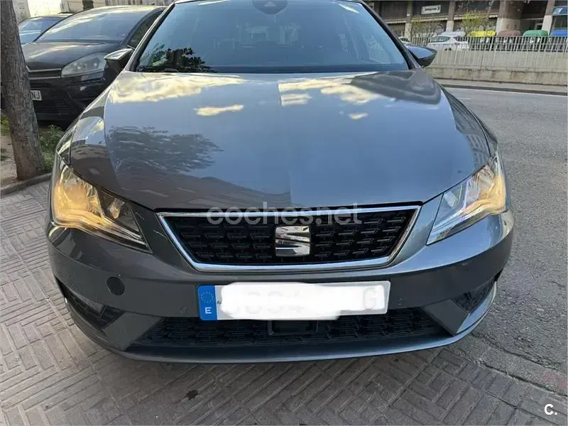 Usado Seat Leon Style 110 CV (80 kW) 2017 Gris / plata Berlina