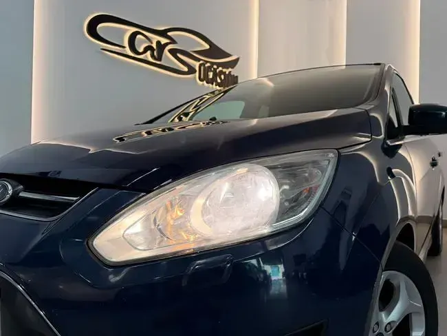 Usado Ford C-MAX Ghia 115 CV (84 kW) 2011 Azul Monovolumen