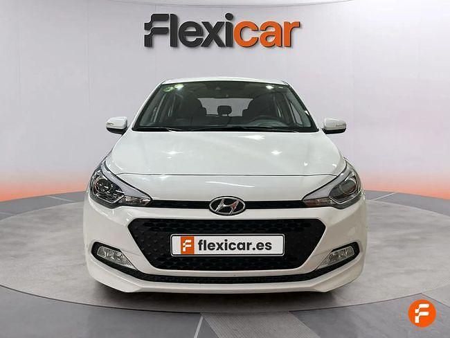 Usado Hyundai i20 84 CV (61 kW) 2016 Blanco Berlina