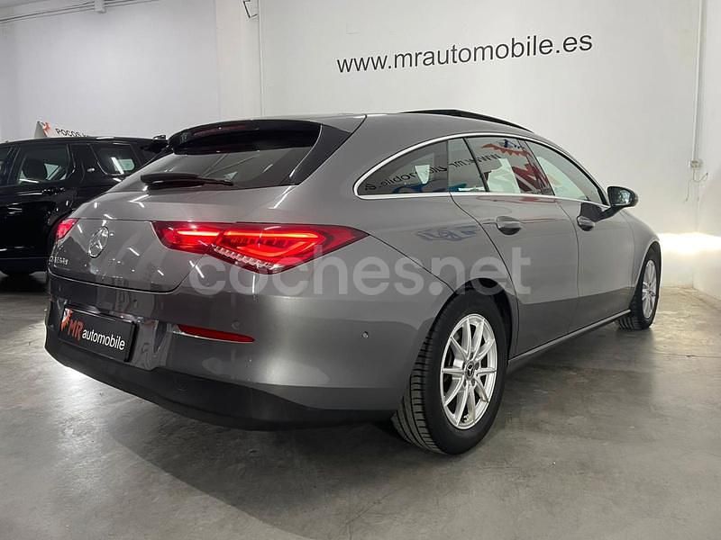 Usado Mercedes CLA200 Shooting Brake 150 CV (110 kW) 2020 Gris / plata Familiar
