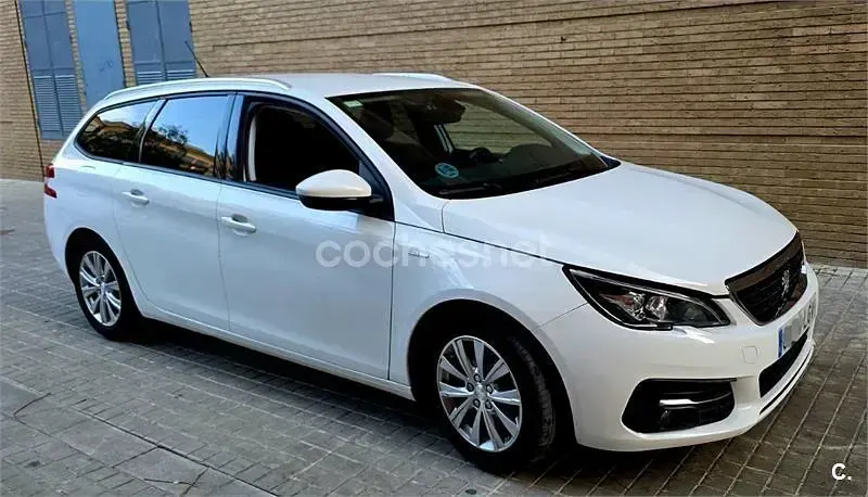 Usado Peugeot 308 SW Style 100 CV (73 kW) 2020 Blanco Familiar