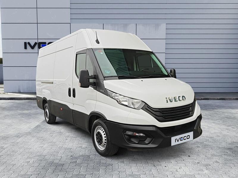 Usado Iveco Daily 156 CV (114 kW) 2023 Blanco Van