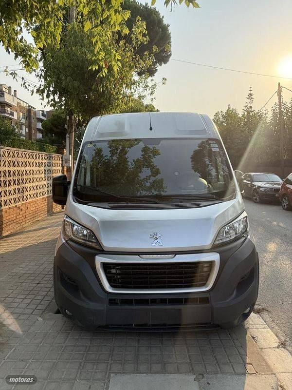 Plateado Usado 2017 Peugeot Boxer Van | 17.900 € (Precio justo) - Imagen 1/4