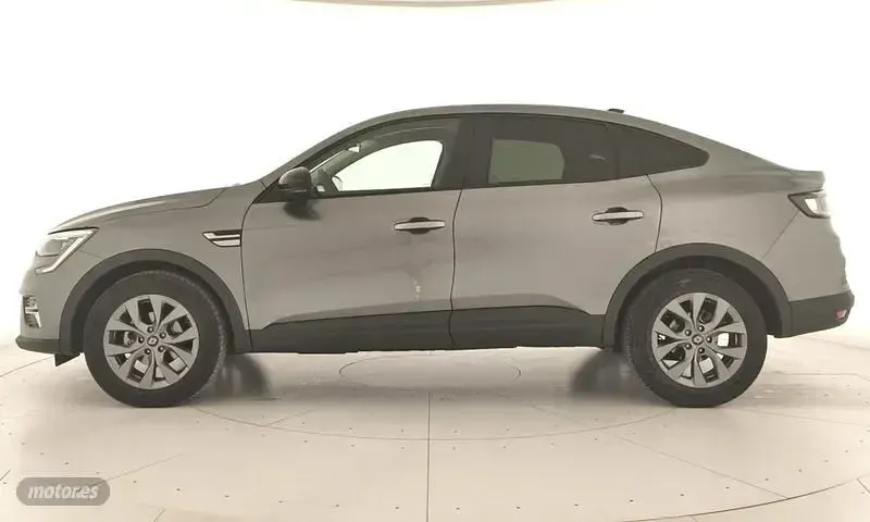 Usado Renault Arkana 140 CV (102 kW) 2025 Gris SUV