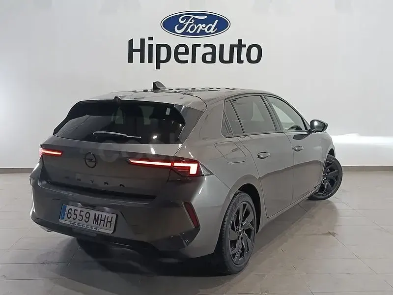 Usado Opel Astra 130 CV (95 kW) 2023 Gris / plata Utilitario