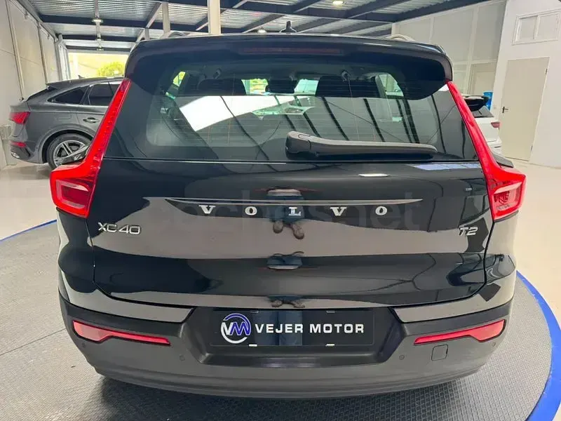 Usado Volvo XC40 Momentum 129 CV (94 kW) 2021 Negro SUV