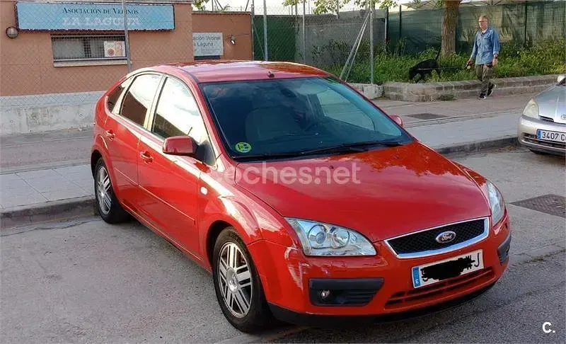 Usado Ford Focus Sport 136 CV (100 kW) 2006 Rojo Berlina