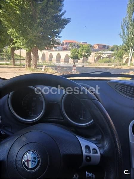 Usado Alfa Romeo 156 Distinctive 120 CV (88 kW) 2004 Rojo Berlina