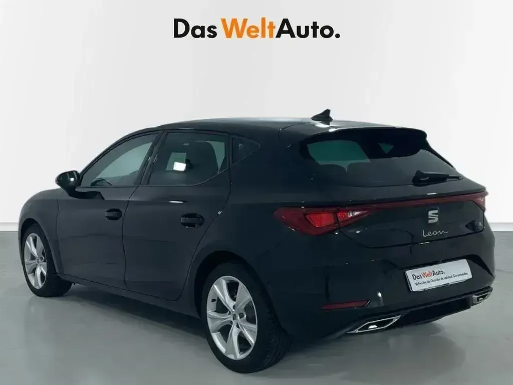 Käytetty Seat Leon FR 116 HP (85 kW) 2025 Musta Sedan