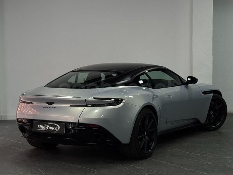 Usado Aston Martin DB11 510 CV (375 kW) 2022 Gris / plata Coupe