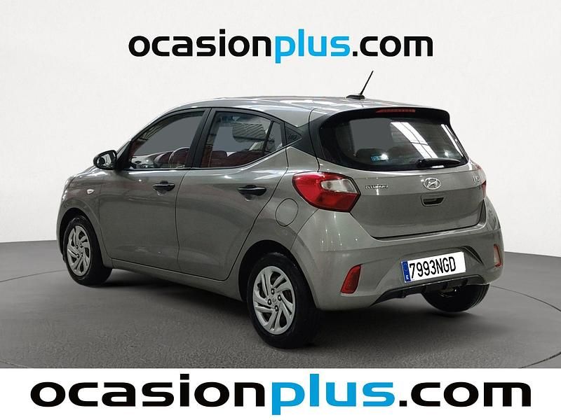 Usado Hyundai i10 67 CV (49 kW) 2022 Gris Utilitario