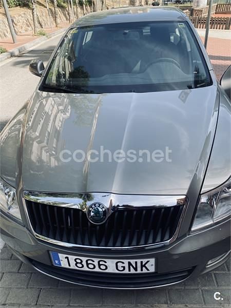 Beige Usado 2009 Skoda Octavia Active Berlina | 7500 € (Super precio) - Imagen 1/4