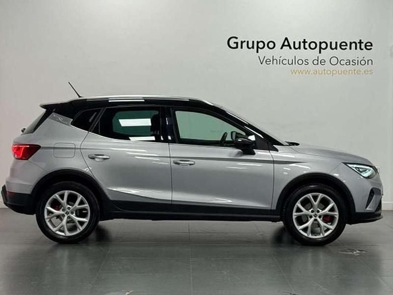 Usado Seat Arona FR 151 CV (111 kW) 2023 Plateado SUV