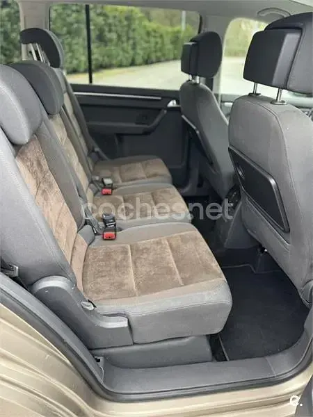 Usado VW Touran Sport 177 CV (130 kW) 2013 Beige Monovolumen