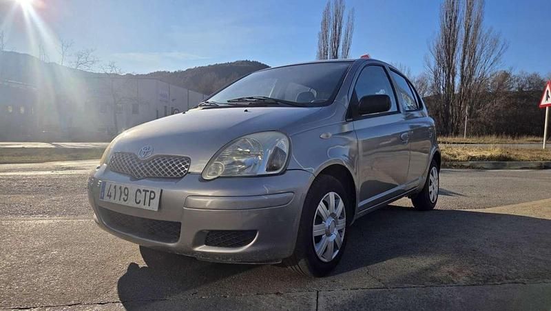 Usado Toyota Yaris Luna 75 CV (55 kW) 2004 Marrón Utilitario