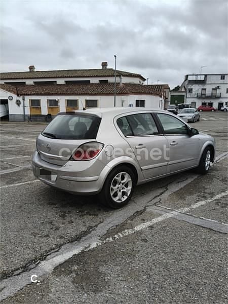 Usado Opel Astra Enjoy 100 CV (73 kW) 2005 Gris / plata Berlina