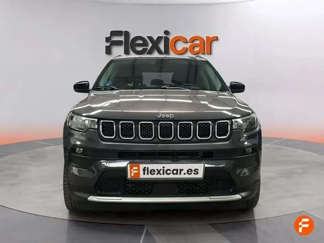 Usado Jeep Compass Limited 190 CV (139 kW) 2023 Gris SUV