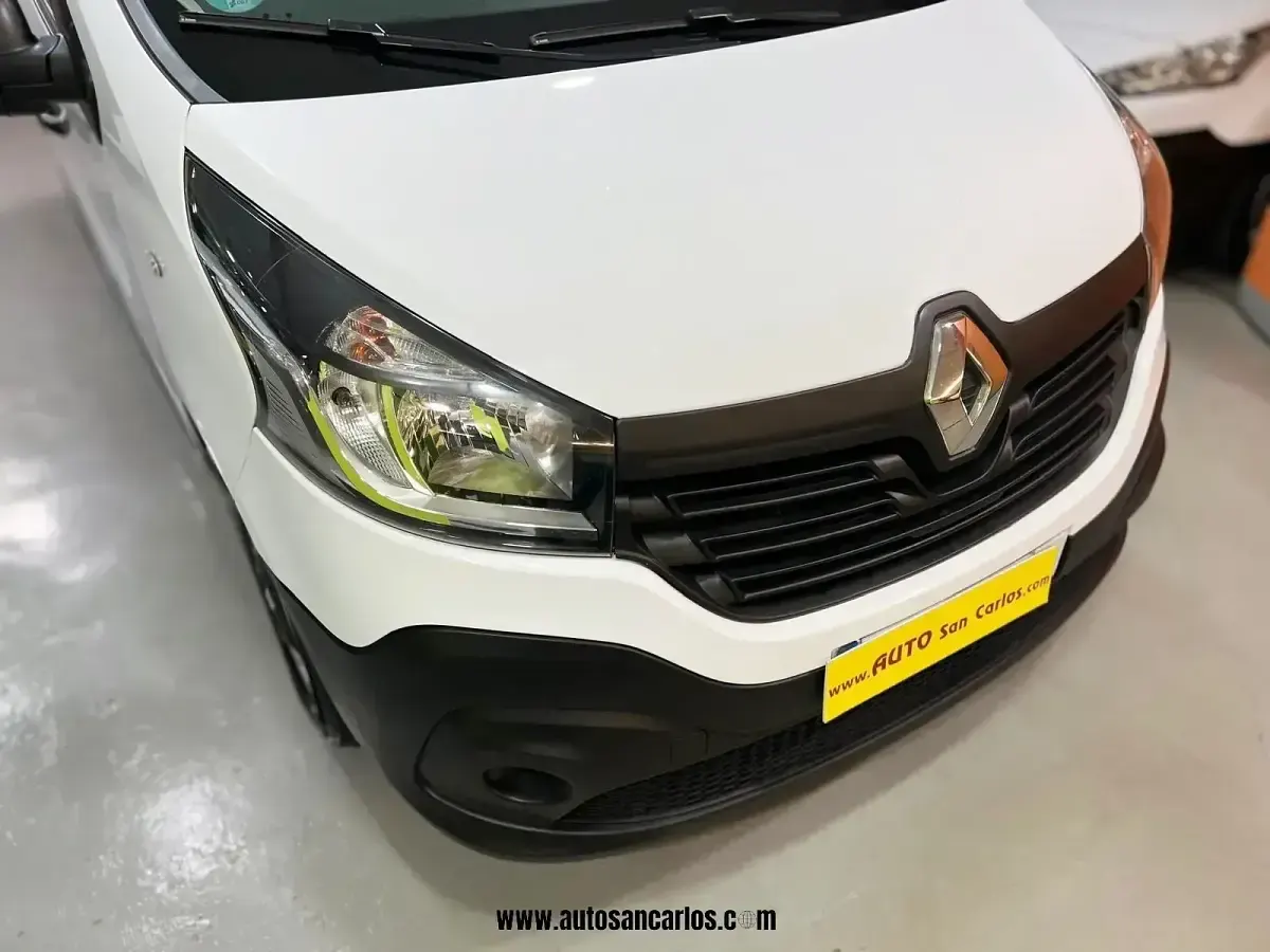 Usado Renault Trafic 95 CV (69 kW) 2019 Blanco Monovolumen
