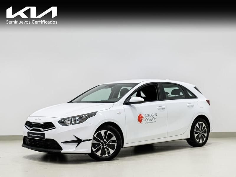Blanco Usado 2024 Kia Ceed Berlina | 19.900 € (Precio justo) - Imagen 1/4