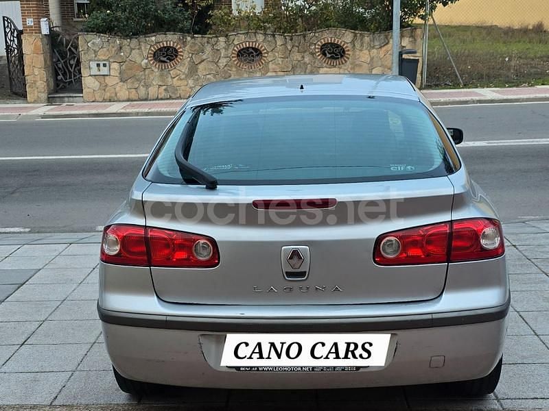 Usado Renault Laguna III Dynamique 130 CV (95 kW) 2007 Gris / plata Berlina
