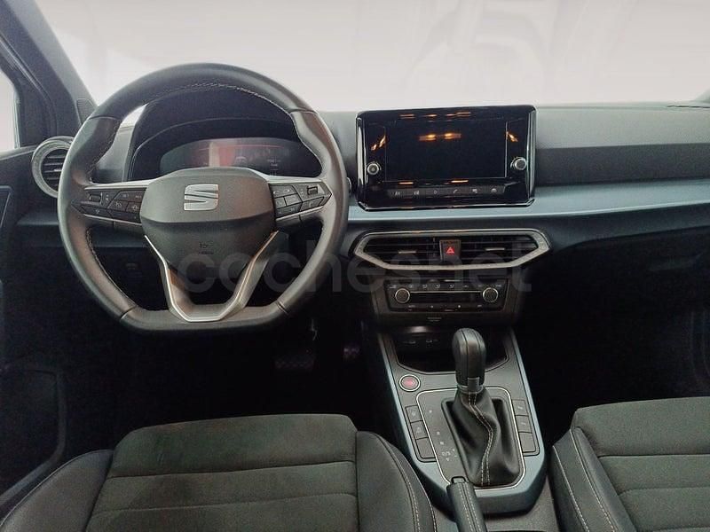 Usado Seat Arona Xperience 115 CV (84 kW) 2025 Gris / plata SUV