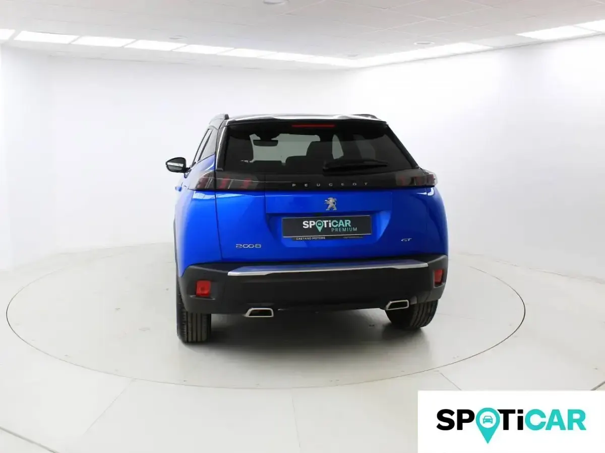Usado Peugeot 2008 GT 130 CV (95 kW) 2023 Azul SUV